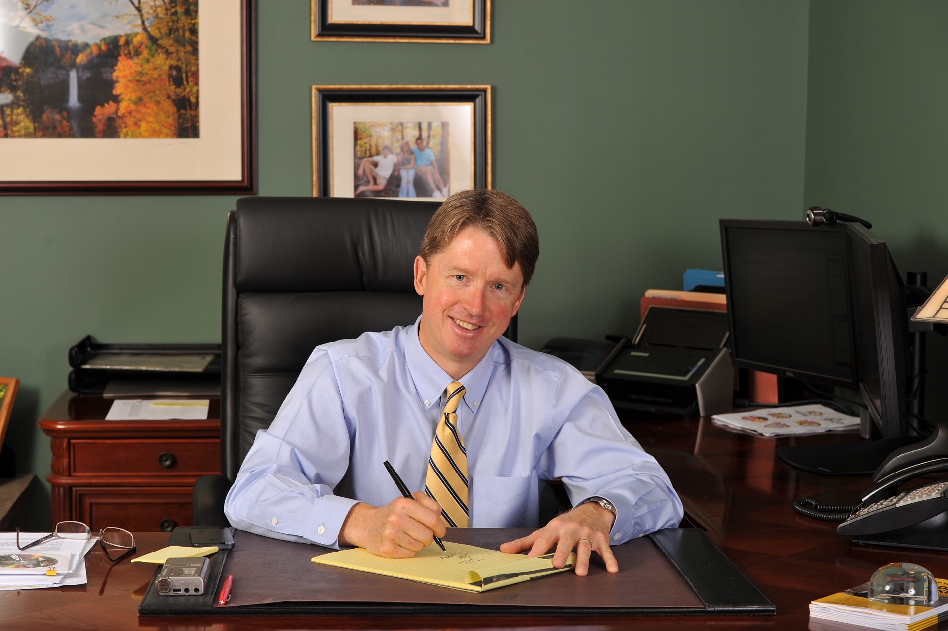 Jim Reed at desk - Ziff Law's Jim Reed Again Named Among Best Lawyers In National Directory